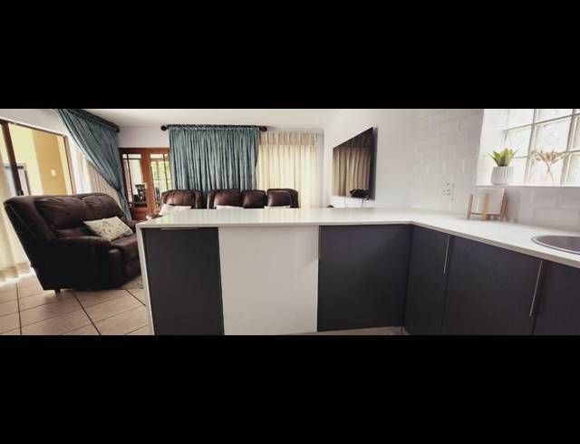 4 BEDROOM HOUSE FOR SALE IN MORELETAPARK